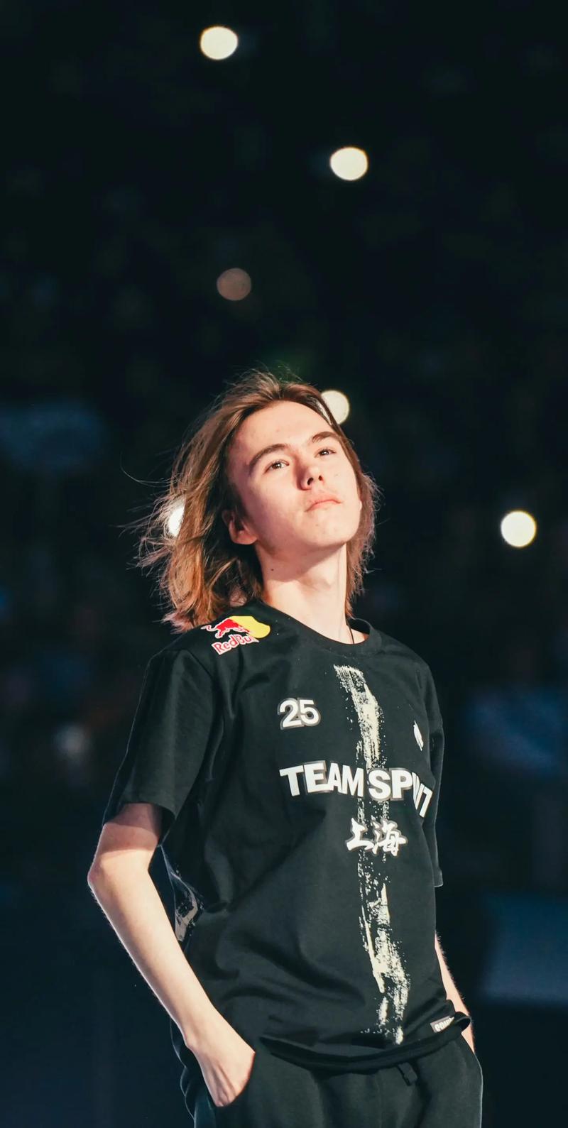 Astralis 在 PGL Astana 2025 的半决赛中以 2：1 自信地击败了 aurora 。